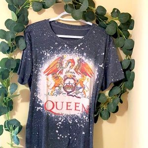 Cute queen graphic tee